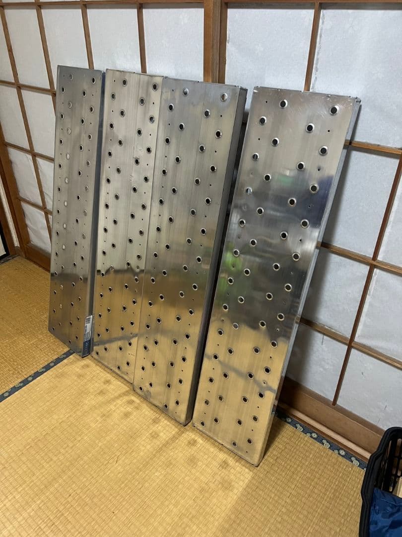 ALT10CG アルミ製足場板 楽天市場】アルミ製長尺足場板【ALT-10C-G】(幅240mm)全長1m【1枚