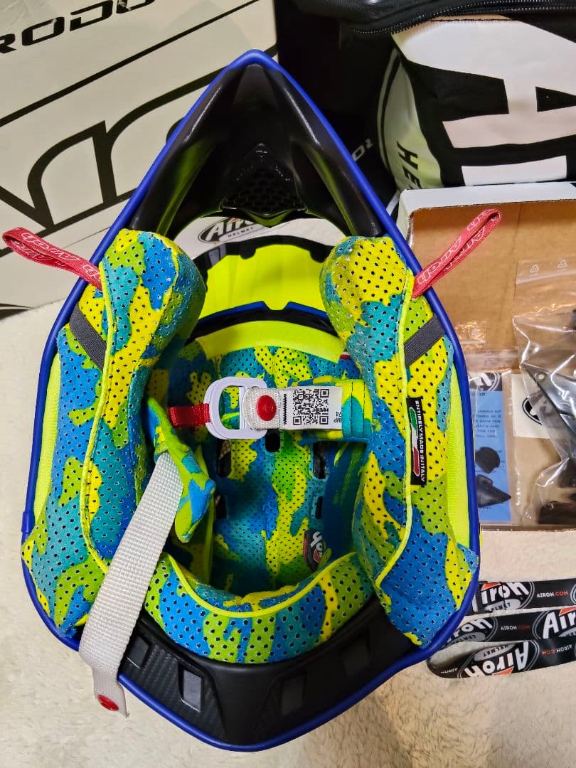 ゴリてやん　Airoh アイロー Aviator オフロードヘルメット