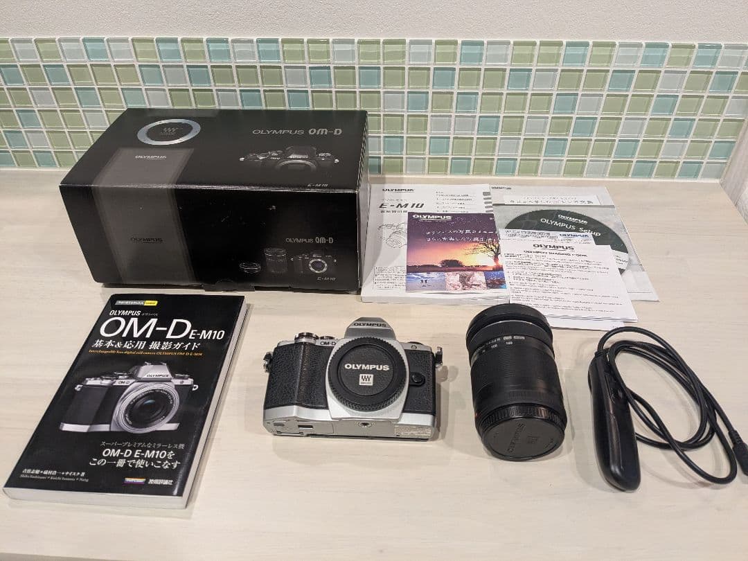 OLYMPUS OM-D E-M10 本体と付属品他＋撮影ガイド付 OLYMPUS OM-D E-M10 MarkIV】衝撃のAFスピード、まさにママ、パパに