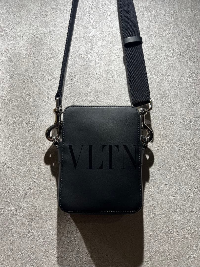 ヴァレンティノガラヴァーニ XY2B0943GUI ショルダーバッグ