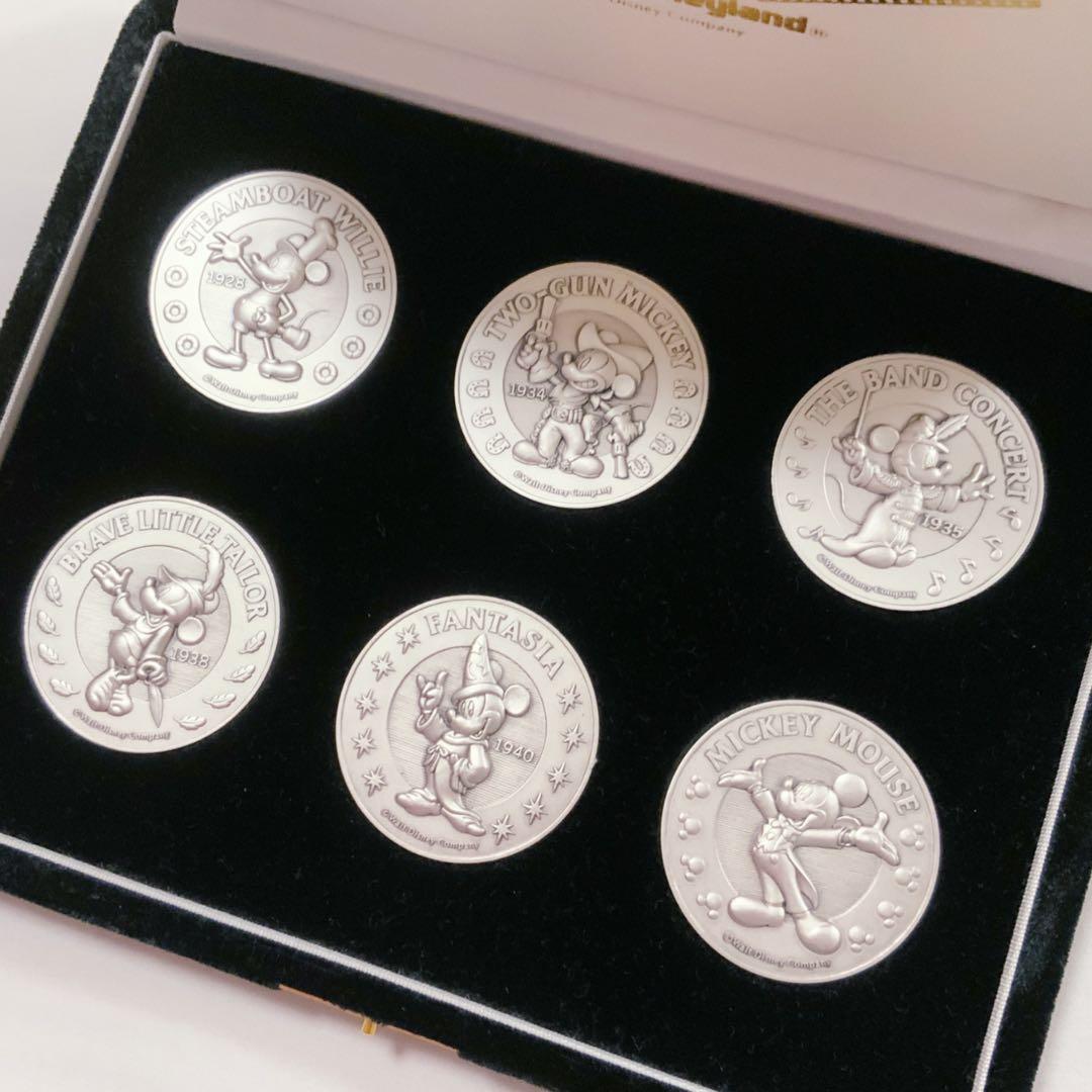 ディズニーランド オリジナル純銀製メダル ミッキーマウス ムービーメモリーズ ミッキーマウスがデザインされた純金製メダルは150万円 東京ディズニー