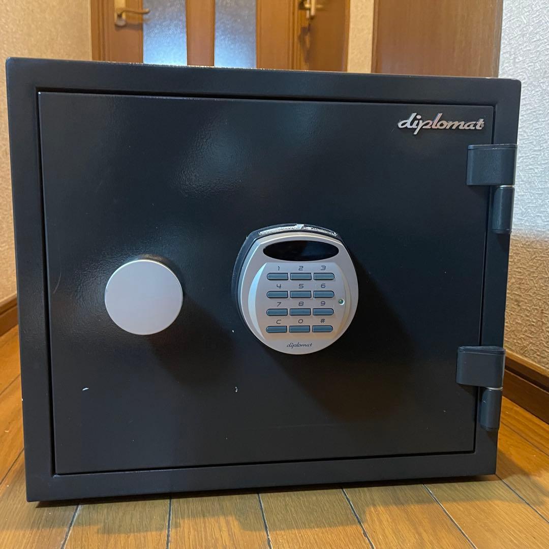 現地引渡し。diplomat 電子ロック 金庫 現地引渡し。diplomat 電子ロック 金庫 - メルカリ