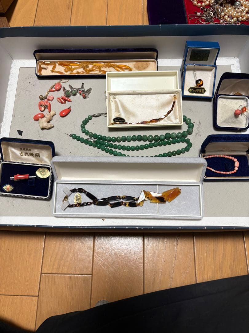 珊瑚、翡翠、真珠など古いアクセサリーまとめ売り 銀座 蔦屋書店】翡翠・珊瑚・真珠、日本古来の美しい素材で制作した