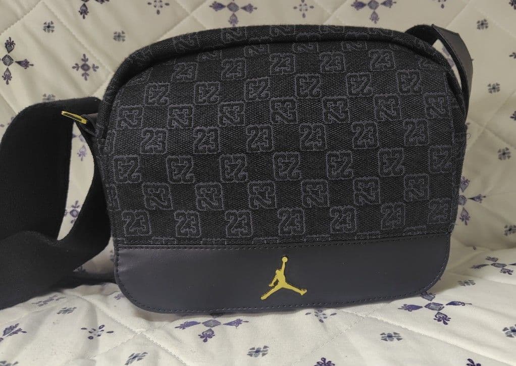 【ugosさん専用】Jordan ショルダーバッグ ブラック×ゴールド 23 ugosさん専用】Jordan ショルダーバッグ ブラック×ゴールド 23 楽天