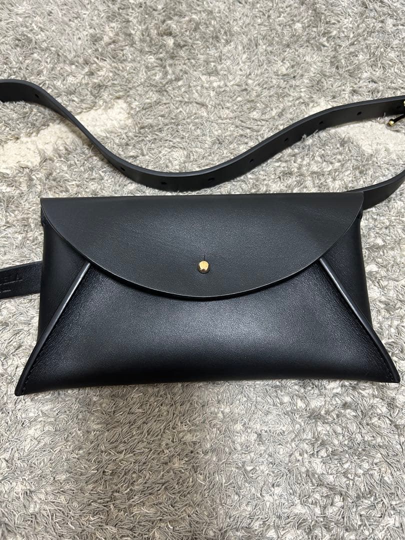 MANUELA マヌエラ ベルトバック ☑︎MANUELA/マヌエラ BELT バッグ ¥31,900税込 ベルトバッグだけど