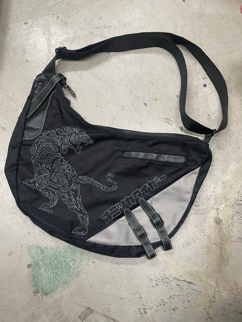 00s オニツカタイガー　ショルダーバック　メッセンジャーバック　黒　タイガー Onitsuka Tiger（オニツカタイガー） ショルダーバッグ バッグ