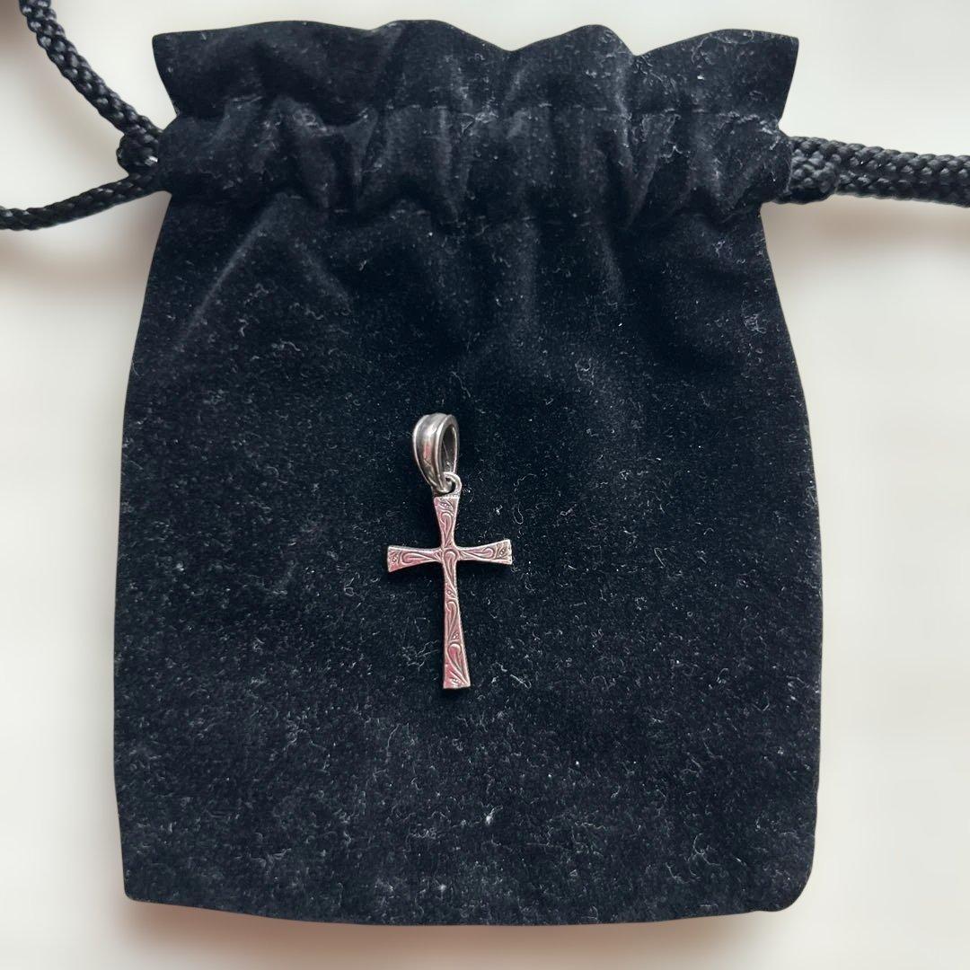 ANTIDOTE BUYERS CLUB ネックレストップ ANTIDOTE BUYERS CLUB/Engraved Cross Pendant（Silver） - JONAS