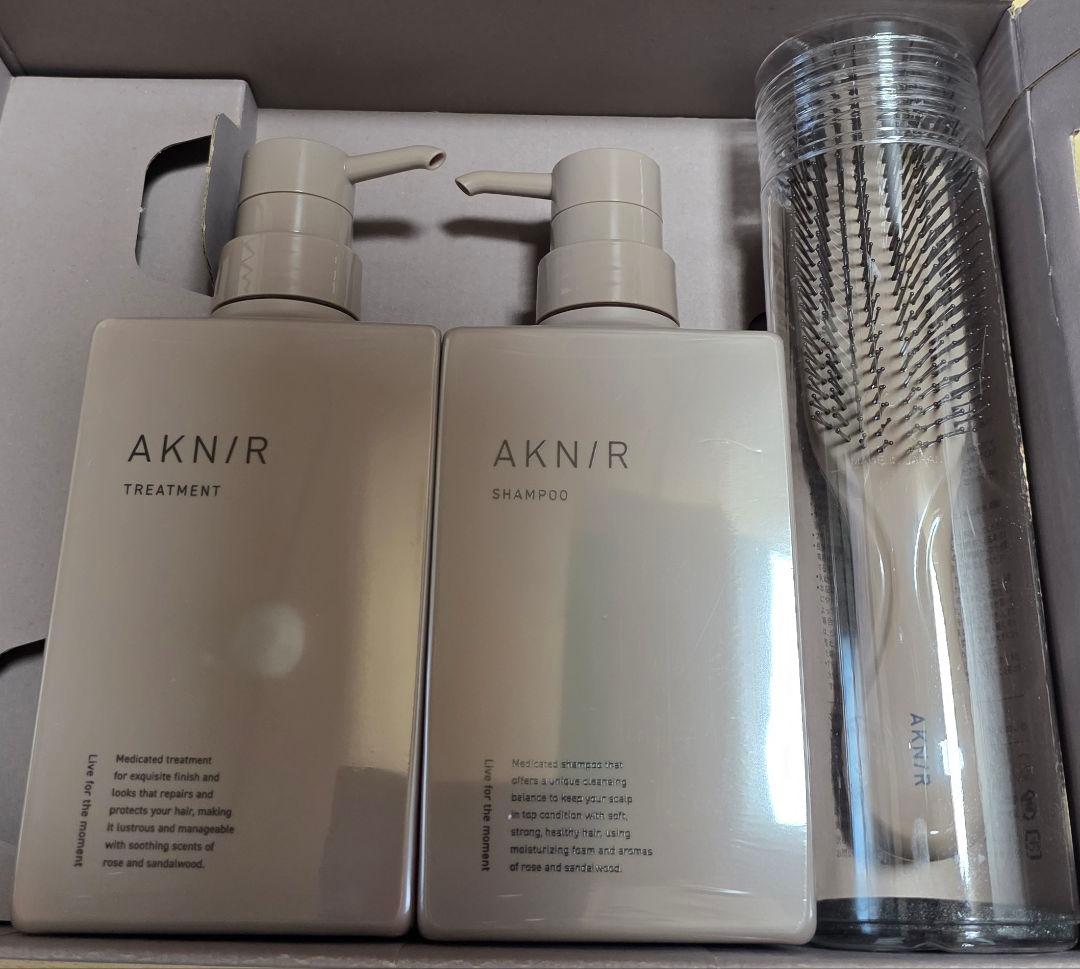 【ブラシ付】AKNIR シャンプー＆トリートメント　ローズ×サンダルウッド シャンプーブラシ【ローズ×サンダルウッド】｜AKNIR（アクニー） 公式