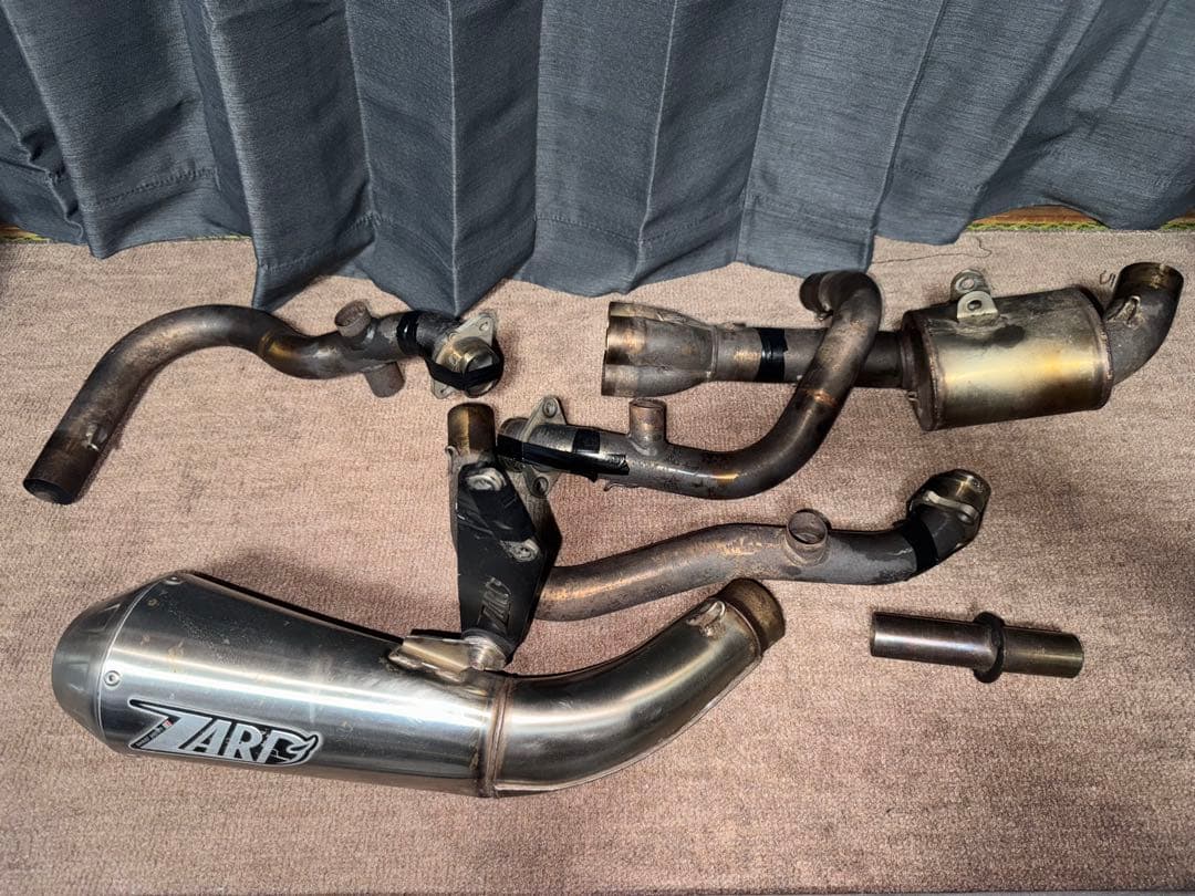 デイトナ675 ZARD製マフラー(サイド出し) デイトナ675用サイド出しマフラーでパワーアップ&カッコよく！｜AxxL