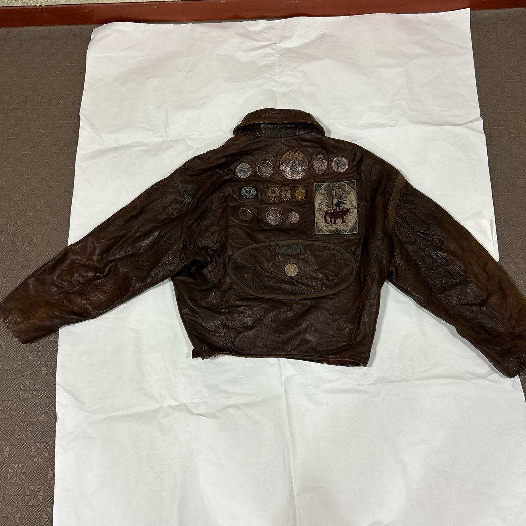 パッチ付きダークブラウンレザージャケット ダーリッチ Darich ドットレザーショートジャケット （ブラウン