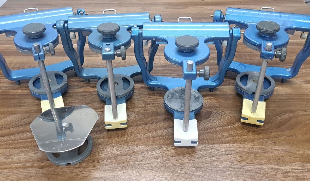 歯科技工　咬合器　美品　DENTALHOBY デンタルホビー　4台 平面板付属 Yahoo!オークション -「咬合器 ホビー」(その他) (オーラルケア)の落札