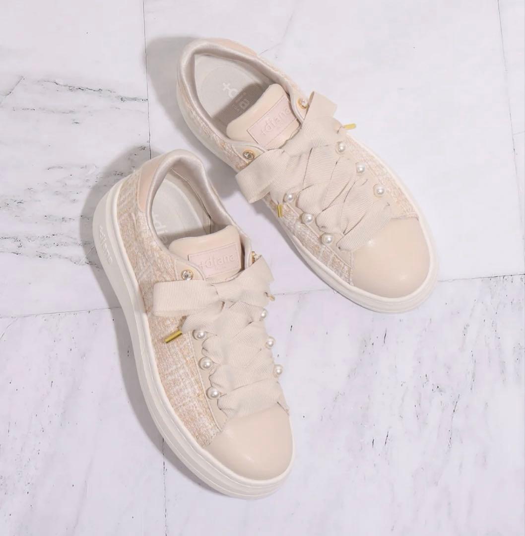 【美品】プラスダイアナ　パール　ツイード　スニーカー プラスダイアナ ＋diana パールビジュー付きリボンスニーカー （グレー