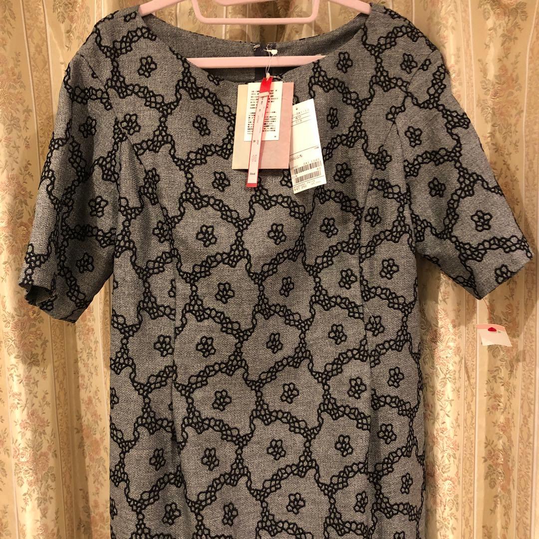 グレー 花柄 半袖 ひざ丈ワンピース M