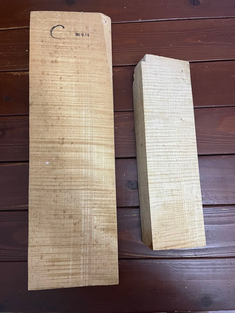 バイオリン製作用の木材メイプル　裏板と　スクロール・ネック用木材のセット　4/4 楽天市場】4/4 フルサイズ バイオリンネック バイオリンパーツ 彫刻 未