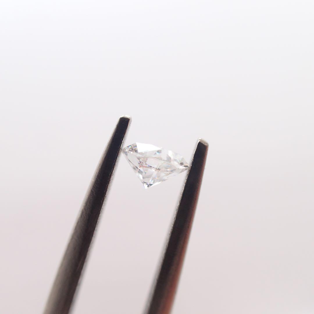 天然ダイヤルース F VS2 0.248ct ソーティング付き　星