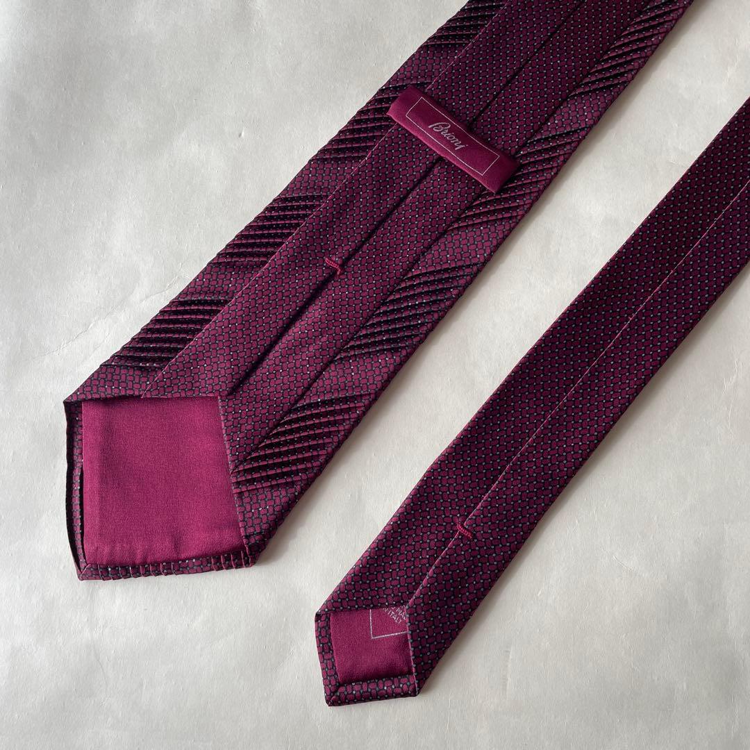 ネクタイ】 BRIONi シルクプリーツ加工 フォーマル 紫と黒のストライプ