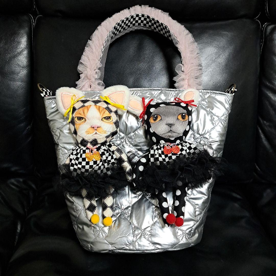 ひ*ろ様 コヤンイサムチョン♥️マルシェバッグに仲良しトリオ コヤンイサムチョン 新柄BIGヒョウ柄サンダー ラウンドバック - メルカリ