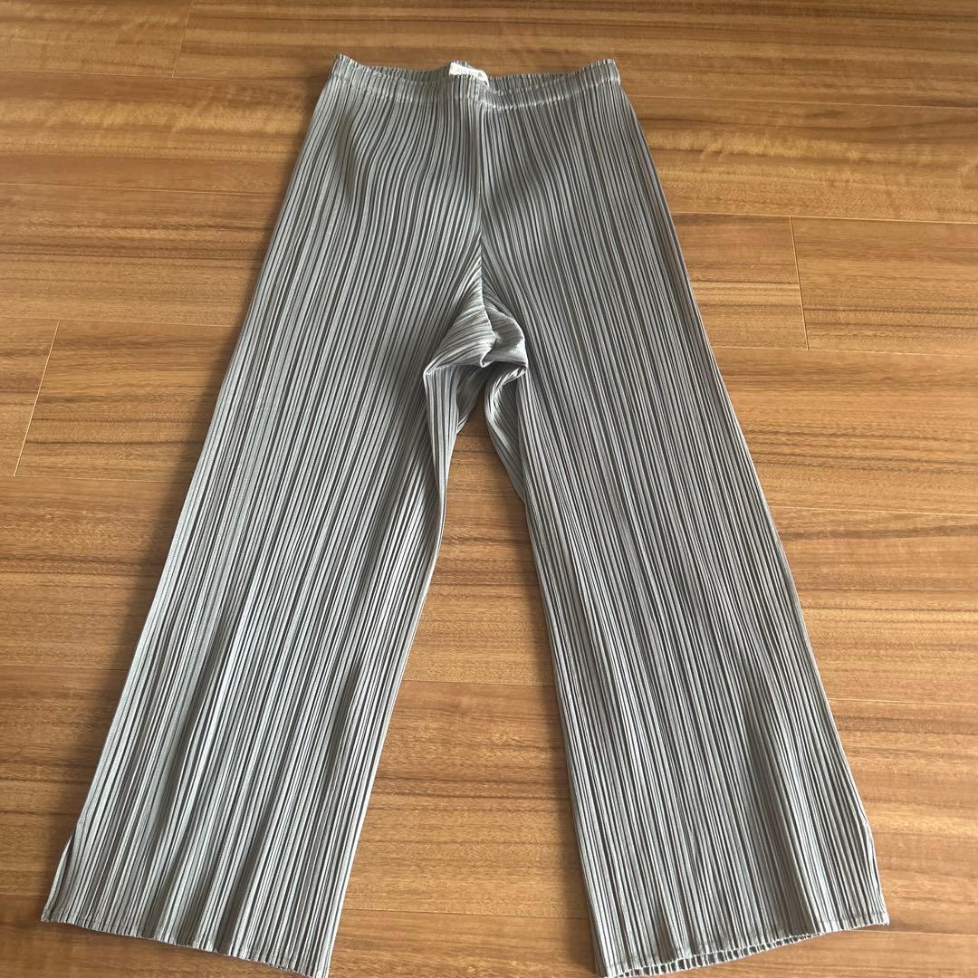 EATS PLEASE グレー プリーツキュロット EATS PLEASE グレー プリーツキュロット - メルカリ