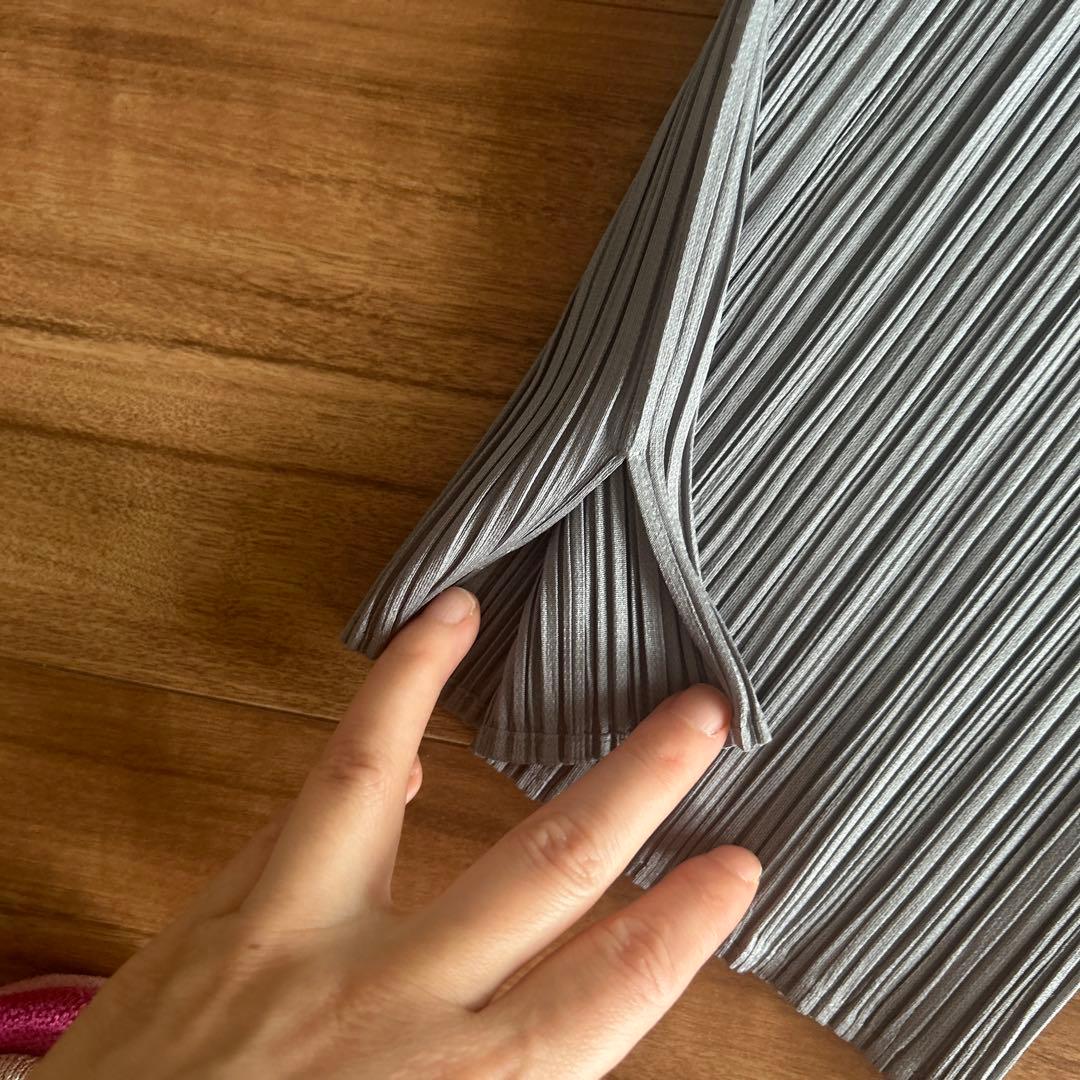 EATS PLEASE グレー プリーツキュロット - メルカリ