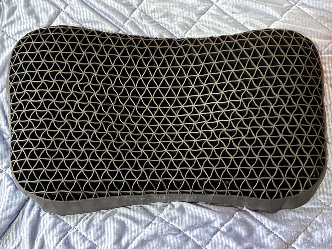 ひつじのいらない枕　プレミアム　ブラックレーベル　枕カバー付き　肩こり解消　安眠