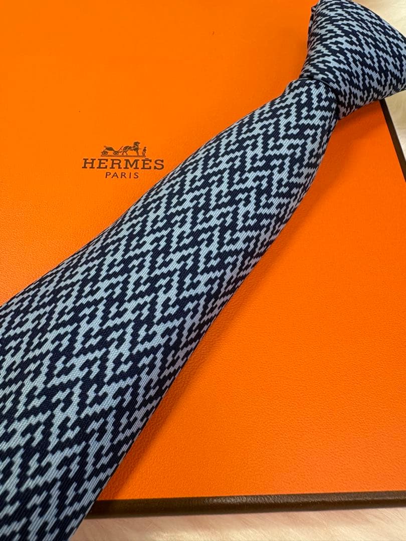 【美品】 HERMES エルメス ネクタイ Hロゴ ウェーブ ブルー HERMES エルメス ネクタイ Hロゴ ネクタイ FACONNEE H ブルーラック