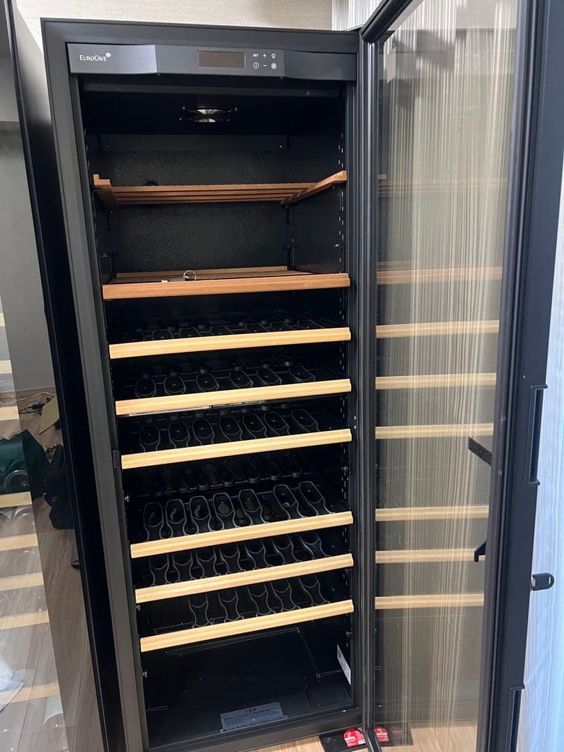 ユーロカーブ　ワインセラー 送料無料】新品！ユーロカーブ(EUROCAVE) ワインセラー （225L・74本