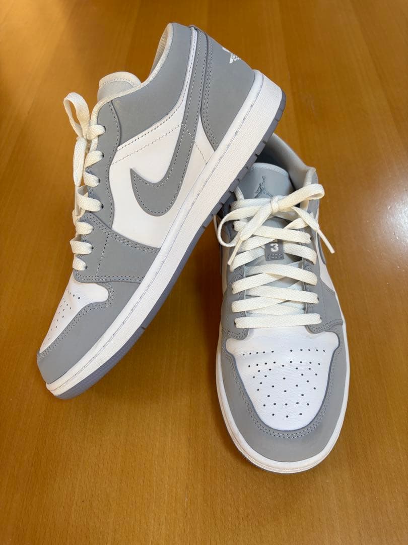 [ナイキ] ウィメンズ エアジョーダン ホワイト ウルフグレ- 27.5㎝ Jordan Brand（NIKE） - 【新品】27.5cm NIKE WMNS AIRJORDAN1 ウルフ