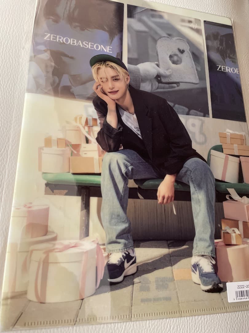 ゼベワン ZB1 ジウンPREZENT☆クリアファイル - メルカリ